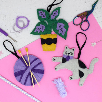 The Make Arcade - 'Crafty Cats' Felt Stitching Set