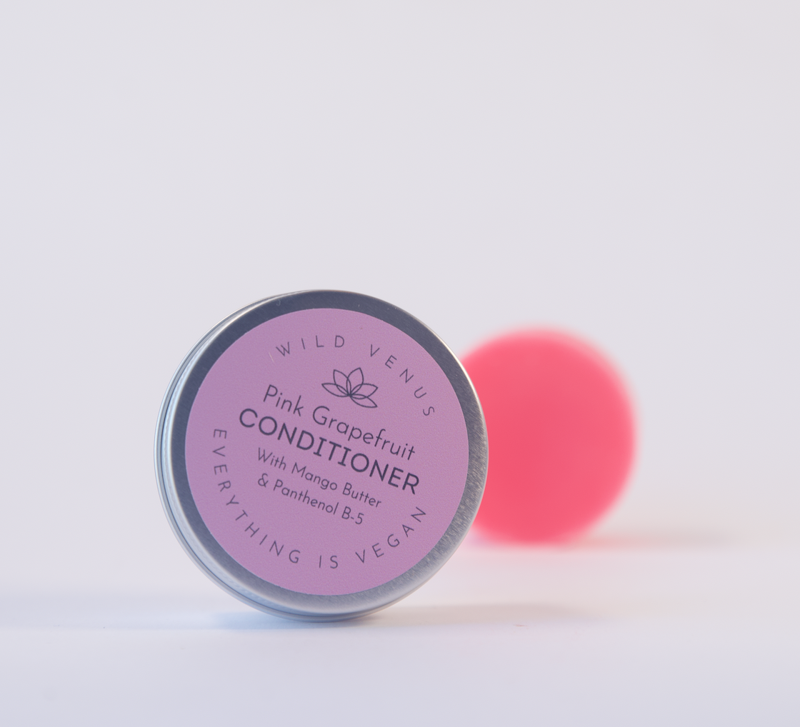 The Pink Grapefruit conditioner bar is a zero waste product made for curly and afro hair. You can choose to have it with a travel tin or without. 
