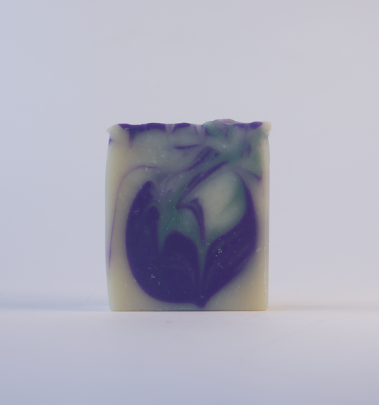 Our stunning anti-bacterial lavender and tea tree artisan soap has beautiful green and purple swirls. 